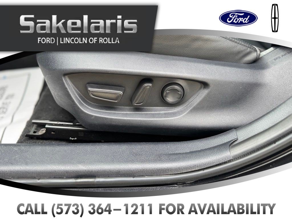 Used 2025 Toyota Camry SE FWD image 13