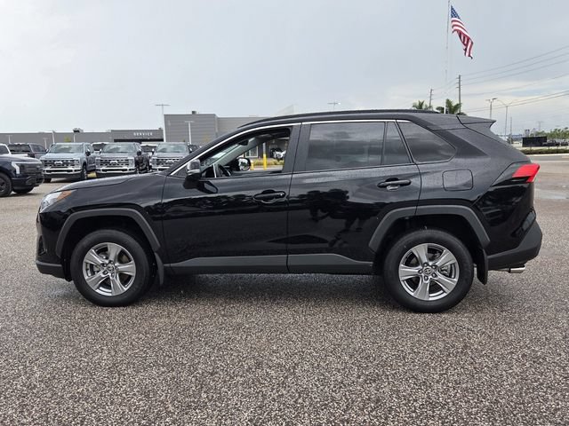Used 2025 Toyota RAV4 XLE w/ Convenience Package FWD image 5