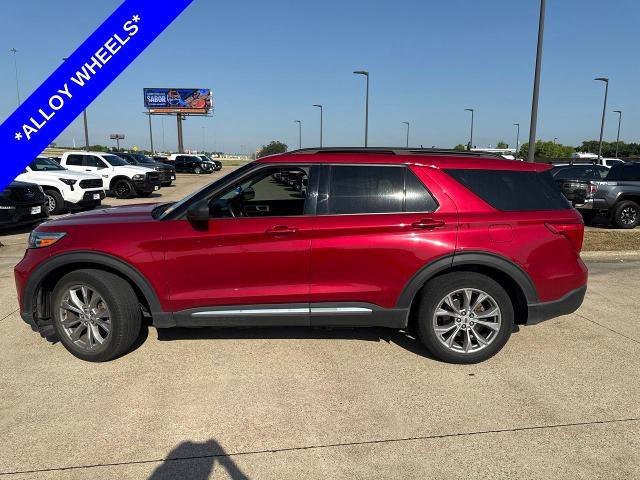 Certified 2023 Ford Explorer XLT w/ Equipment Group 202A RWD image 3