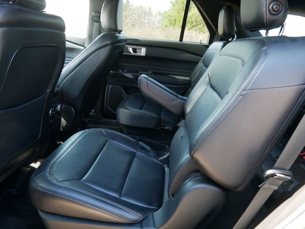 Certified 2020 Ford Explorer XLT w/ Equipment Group 202A image 10