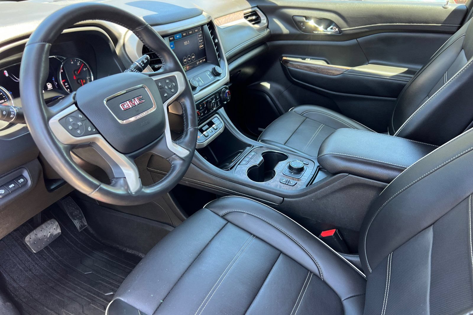 Used 2021 GMC Acadia Denali w/ Denali Ultimate Package AWD/4WD image 11