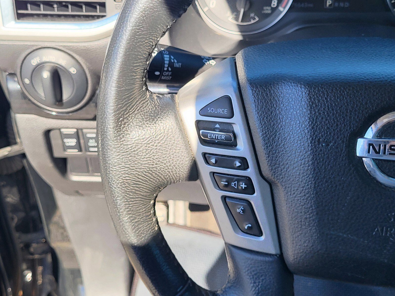 Used 2021 Nissan Titan SV w/ SV Convenience Package image 27