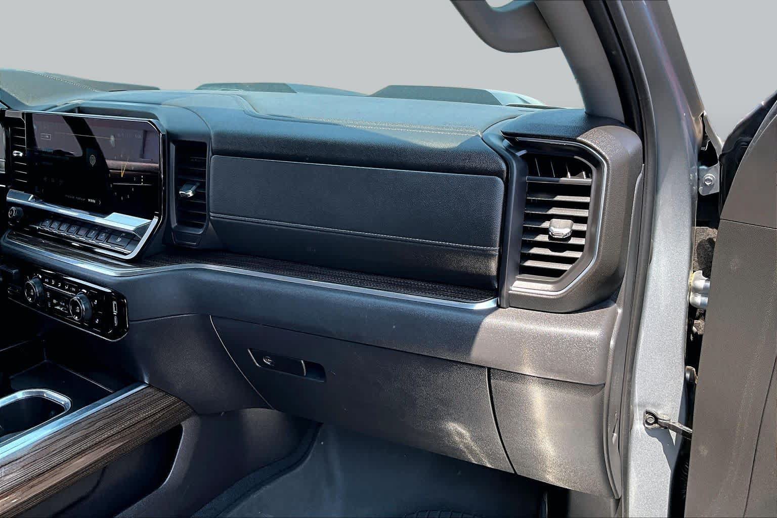 Used 2024 Chevrolet Silverado 1500 LT Trail Boss w/ LT Trail Boss Premium Package AWD/4WD image 19