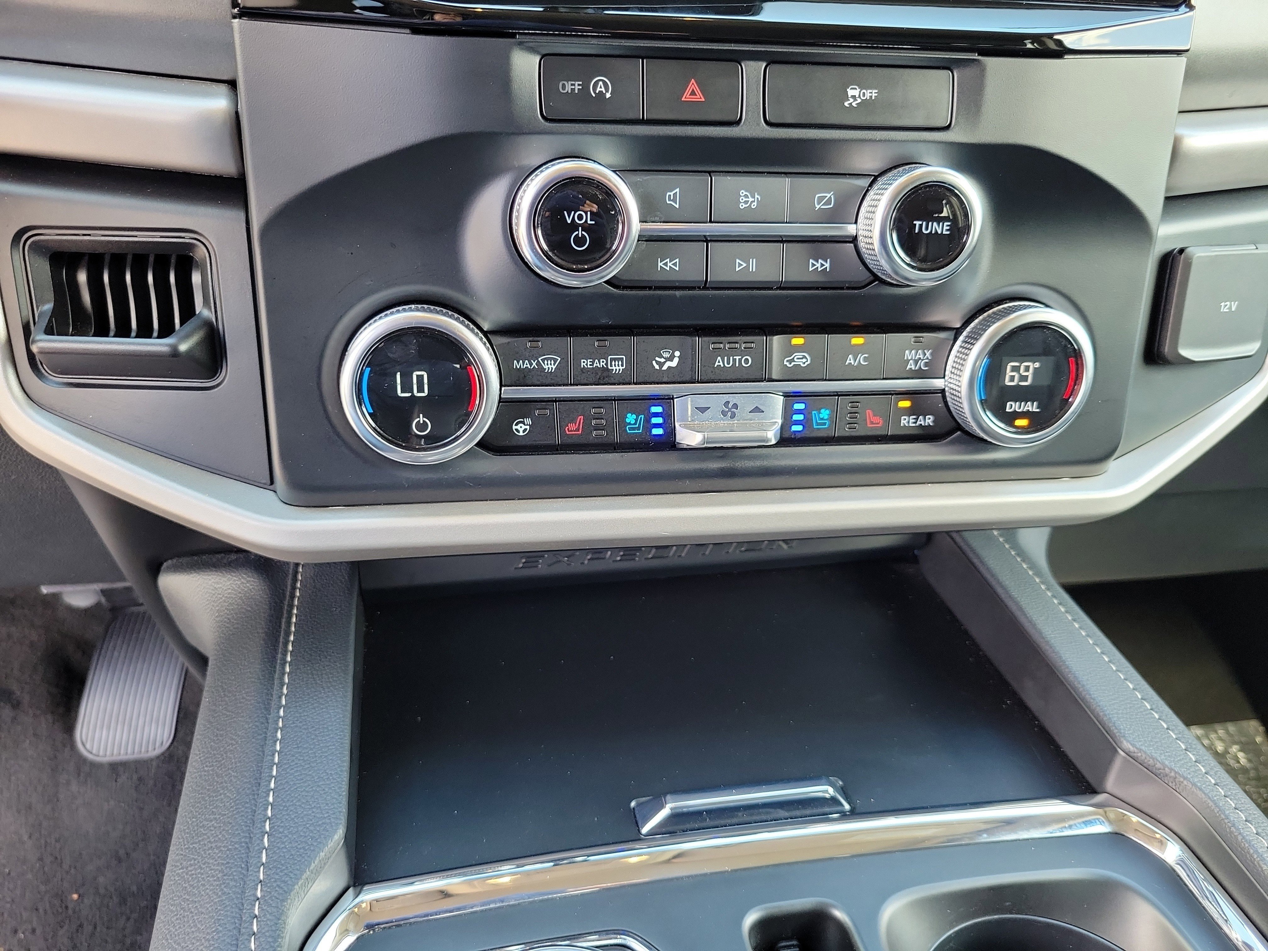 Certified 2024 Ford Expedition Max XLT RWD image 27