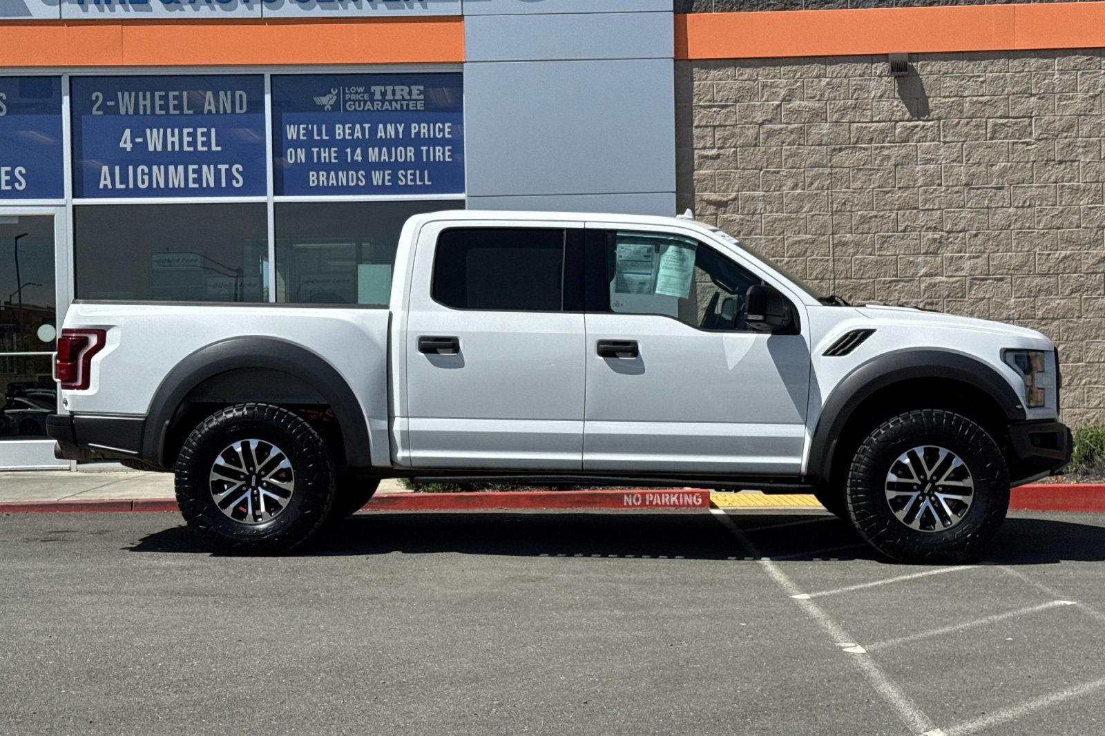 Certified 2020 Ford F150 Raptor w/ Equipment Group 801A Mid image 6