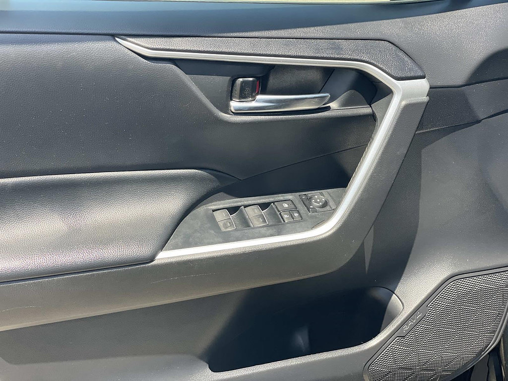 Used 2022 Toyota RAV4 XLE Premium FWD image 19