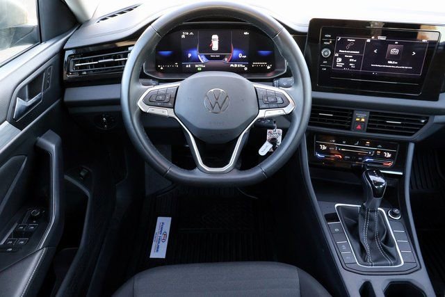 Used 2025 Volkswagen Jetta S image 4