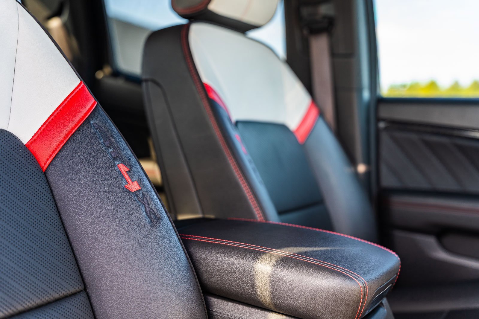 Used 2023 GMC Canyon AT4X image 18