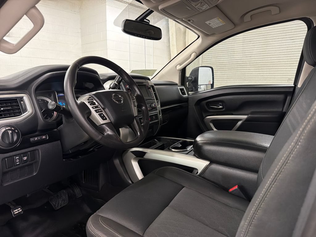 Used 2019 Nissan Titan SV w/ SV Convenience Package RWD image 6