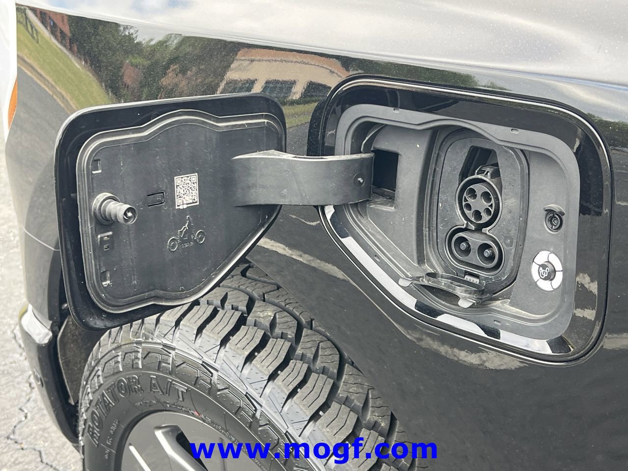 Certified 2023 Ford F150 Lightning Lariat w/ Equipment Group 511A High image 39