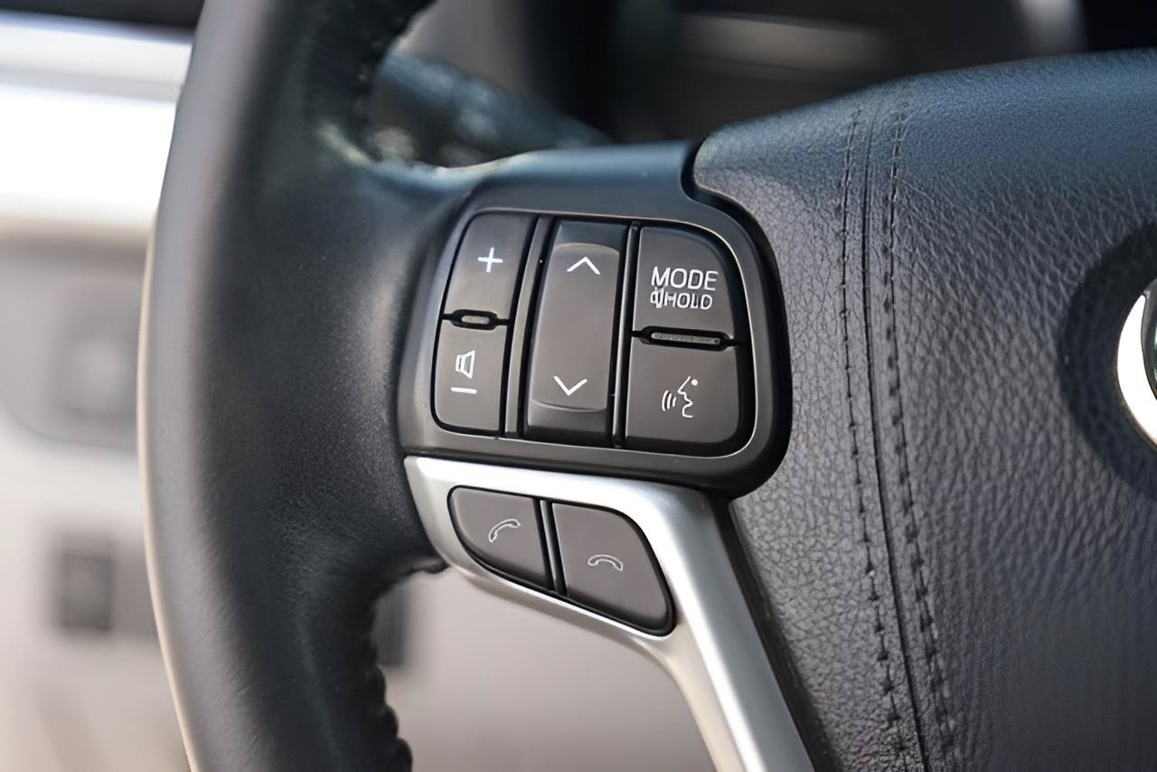 Used 2017 Toyota Highlander XLE FWD image 23