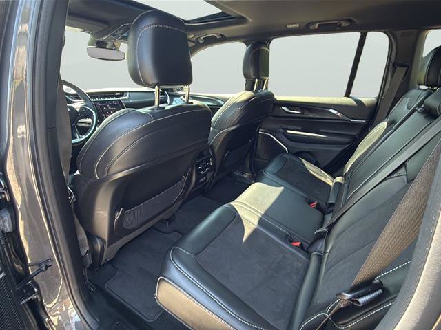 Used 2022 Jeep Grand Cherokee Altitude AWD/4WD image 17