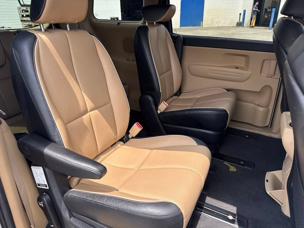 Used 2018 Kia Sedona LX w/ LX Essentials Premium Package FWD image 35