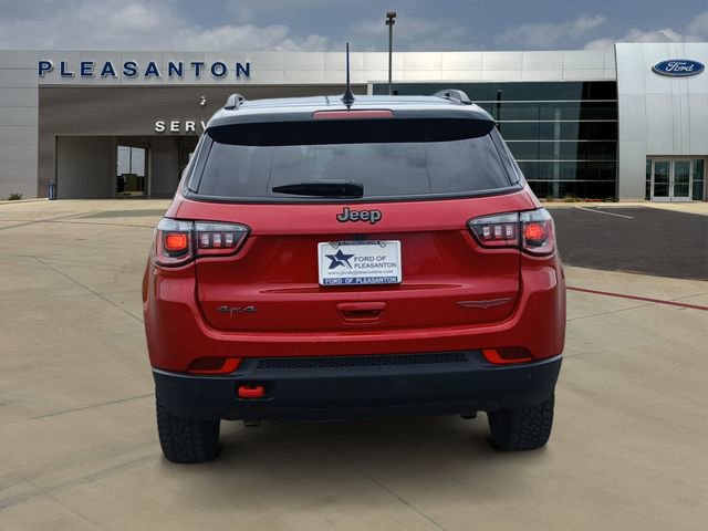Used 2025 Jeep Compass Trailhawk AWD/4WD image 4