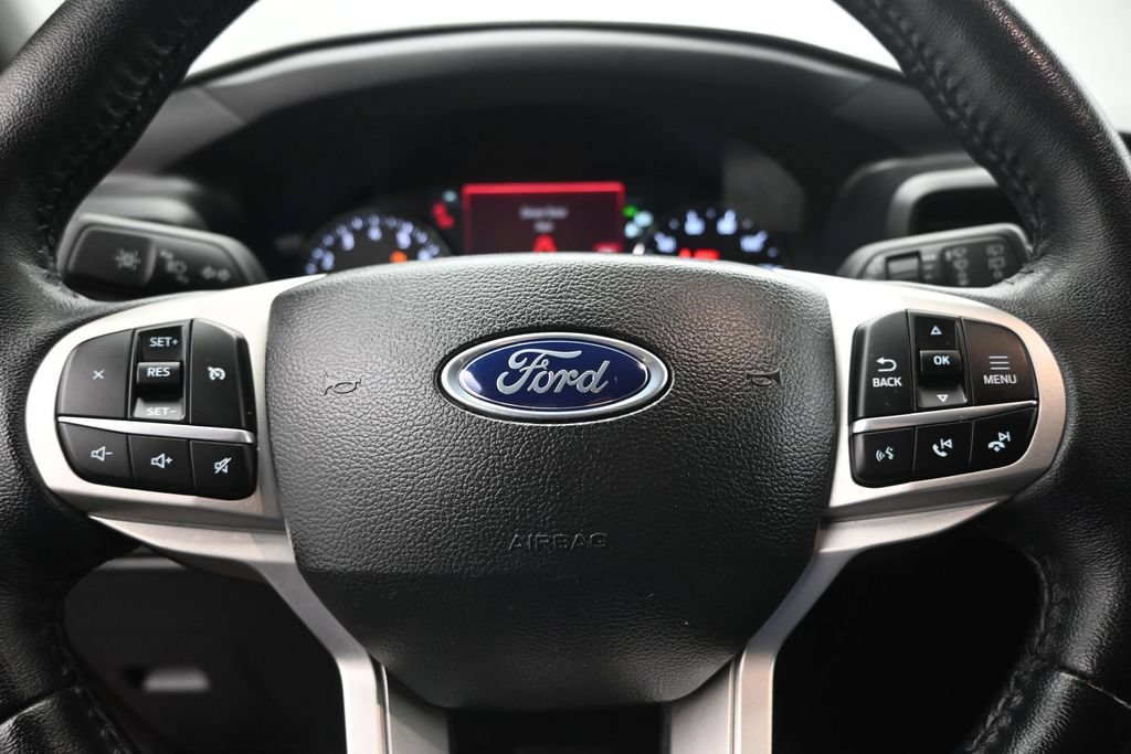 Certified 2023 Ford Explorer XLT RWD image 11
