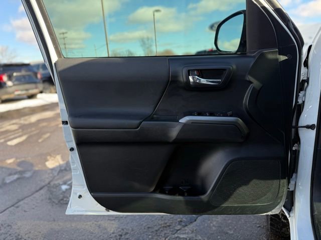 Used 2019 Toyota Tacoma TRD Off-Road w/ Technology Package image 7