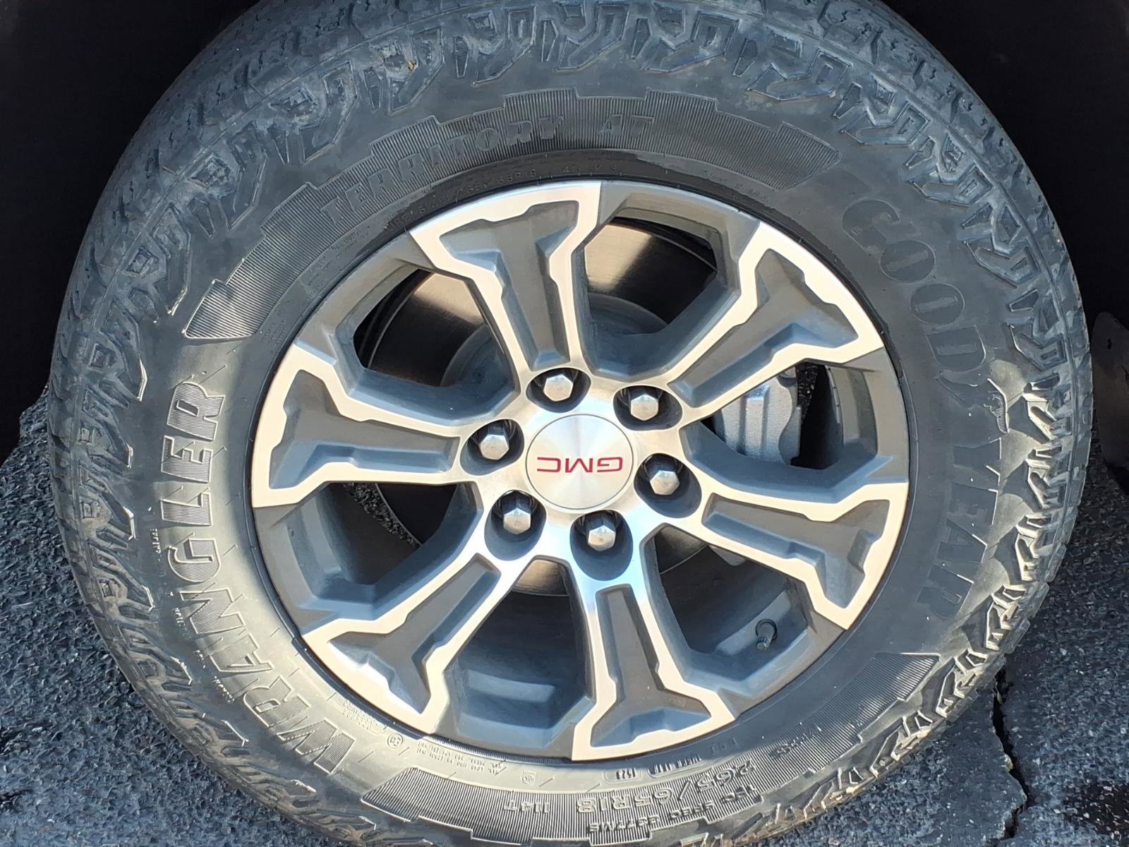 Used 2023 GMC Sierra 1500 SLT w/ X31 Off-Road Package AWD/4WD image 9