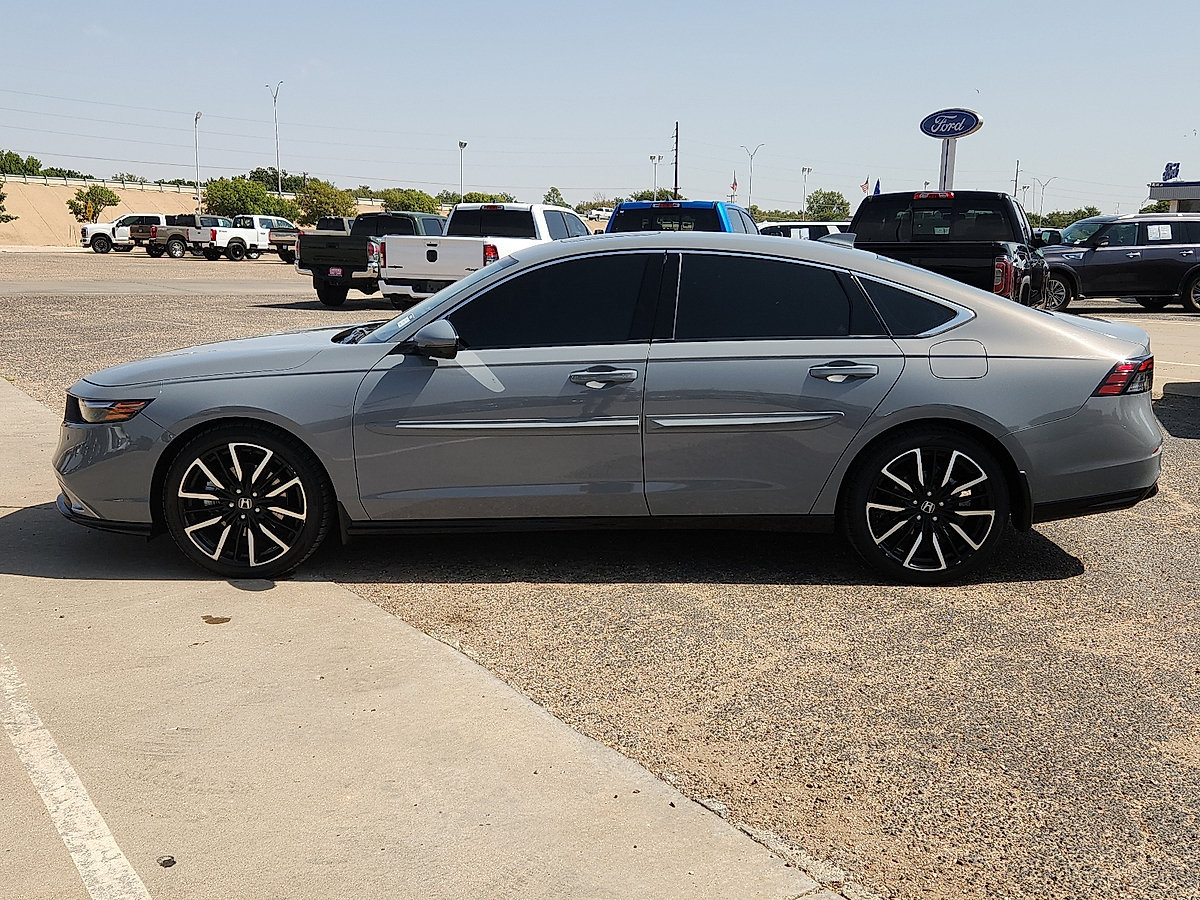 Used 2024 Honda Accord Touring image 2