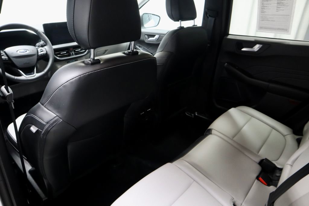 Certified 2023 Ford Escape Platinum AWD/4WD image 22