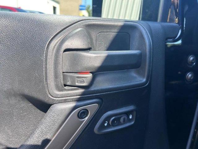 Used 2017 Jeep Wrangler Unlimited Sahara image 18