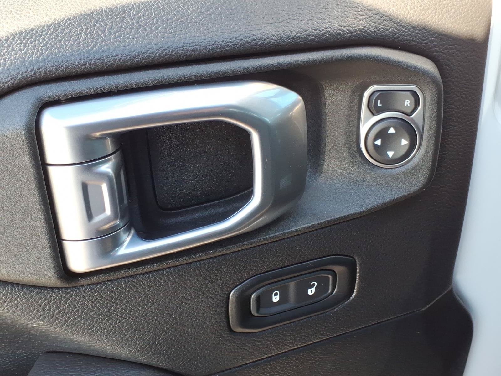 Used 2022 Jeep Gladiator Mojave AWD/4WD image 14