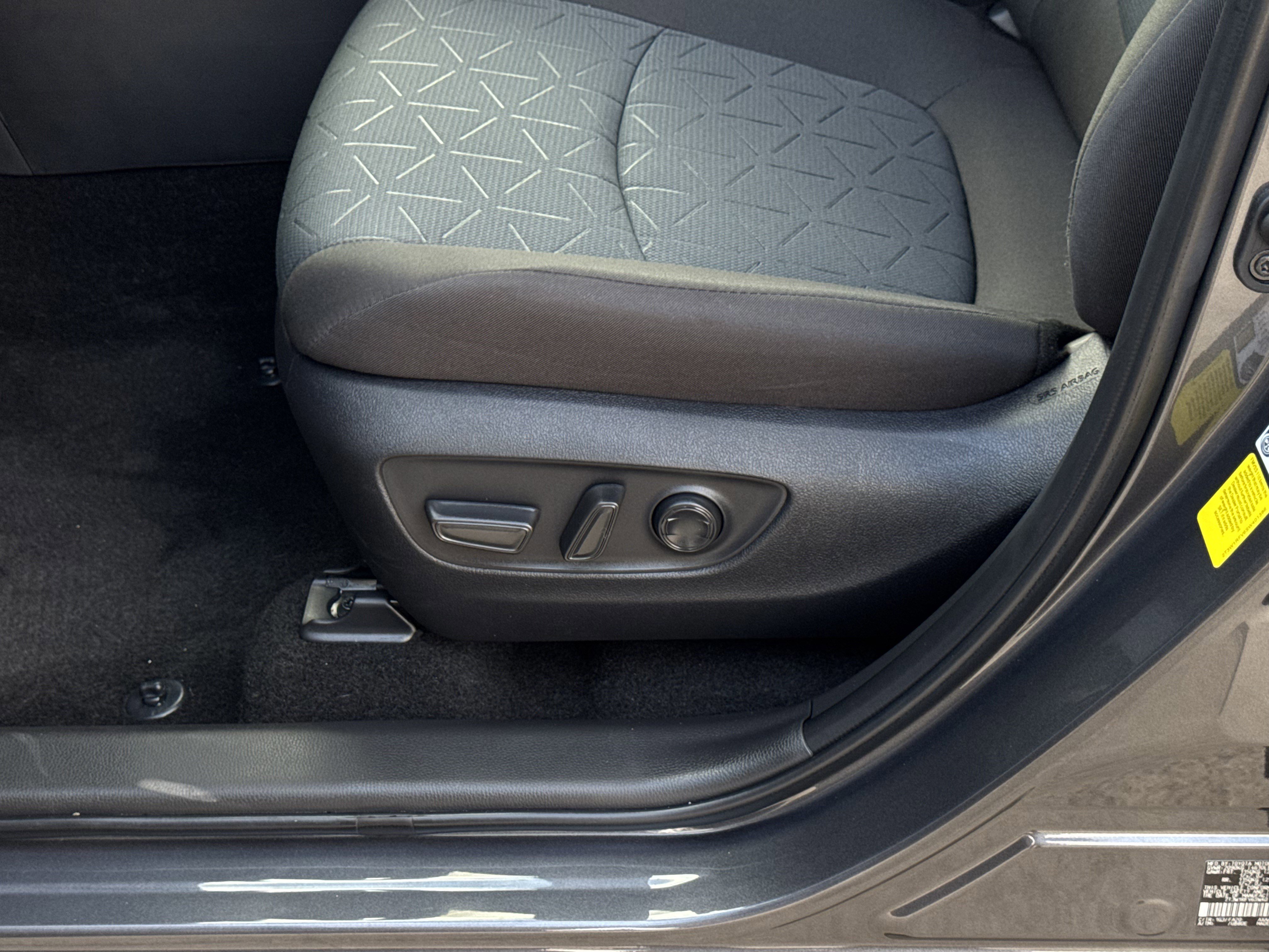 Used 2025 Toyota RAV4 XLE image 16