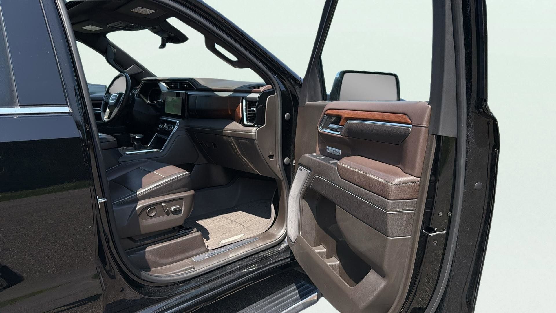 Used 2022 GMC Sierra 1500 Denali w/ Denali Reserve Package image 17