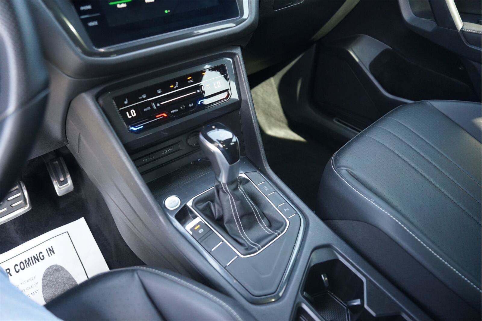 Used 2022 Volkswagen Tiguan SE R-Line FWD image 29