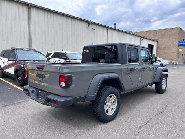 Used 2023 Jeep Gladiator Sport image 3
