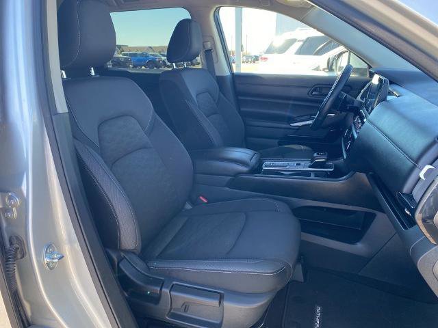 Used 2025 Nissan Pathfinder SV image 27