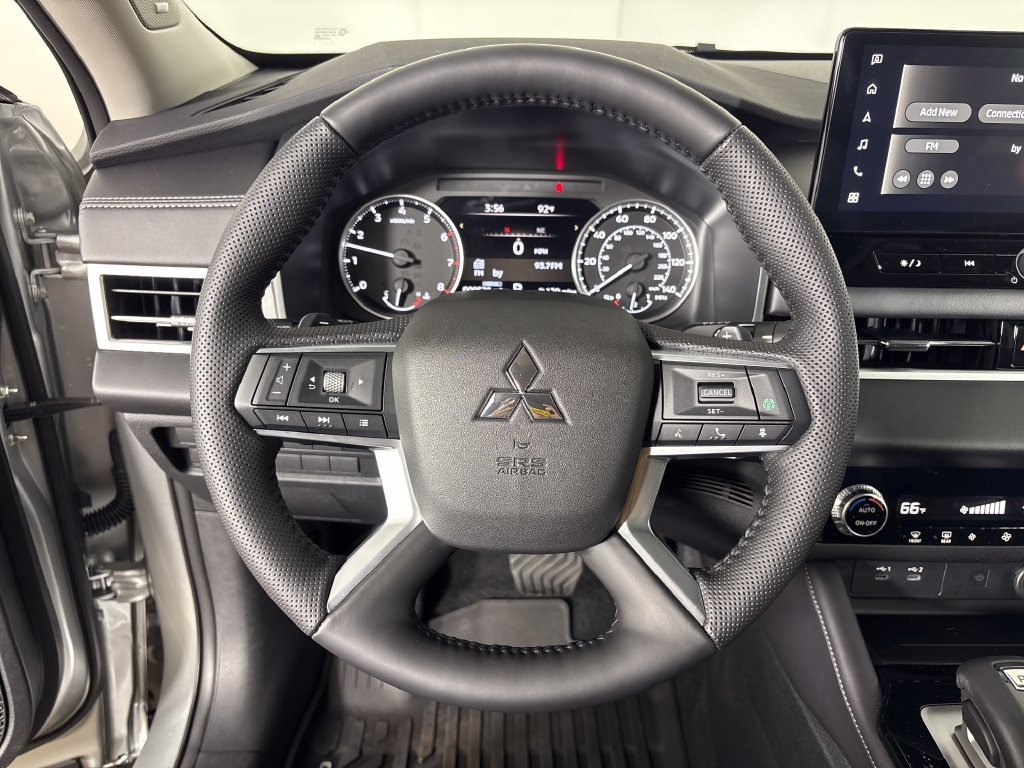 Used 2026 Mitsubishi Outlander SE FWD image 16