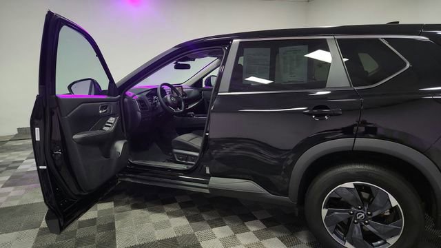 Used 2024 Nissan Rogue SV image 17