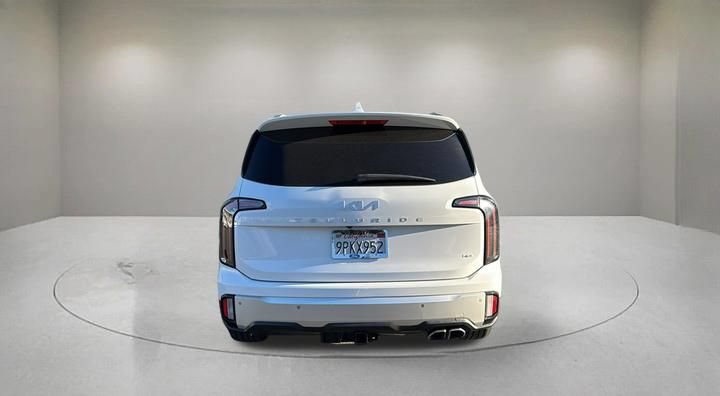 Used 2024 Kia Telluride EX w/ EX Captain's Chair Package AWD/4WD image 3