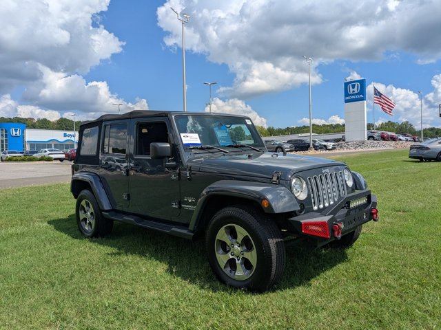 Used 2017 Jeep Wrangler Unlimited Sahara w/ Connectivity Group AWD/4WD image 1