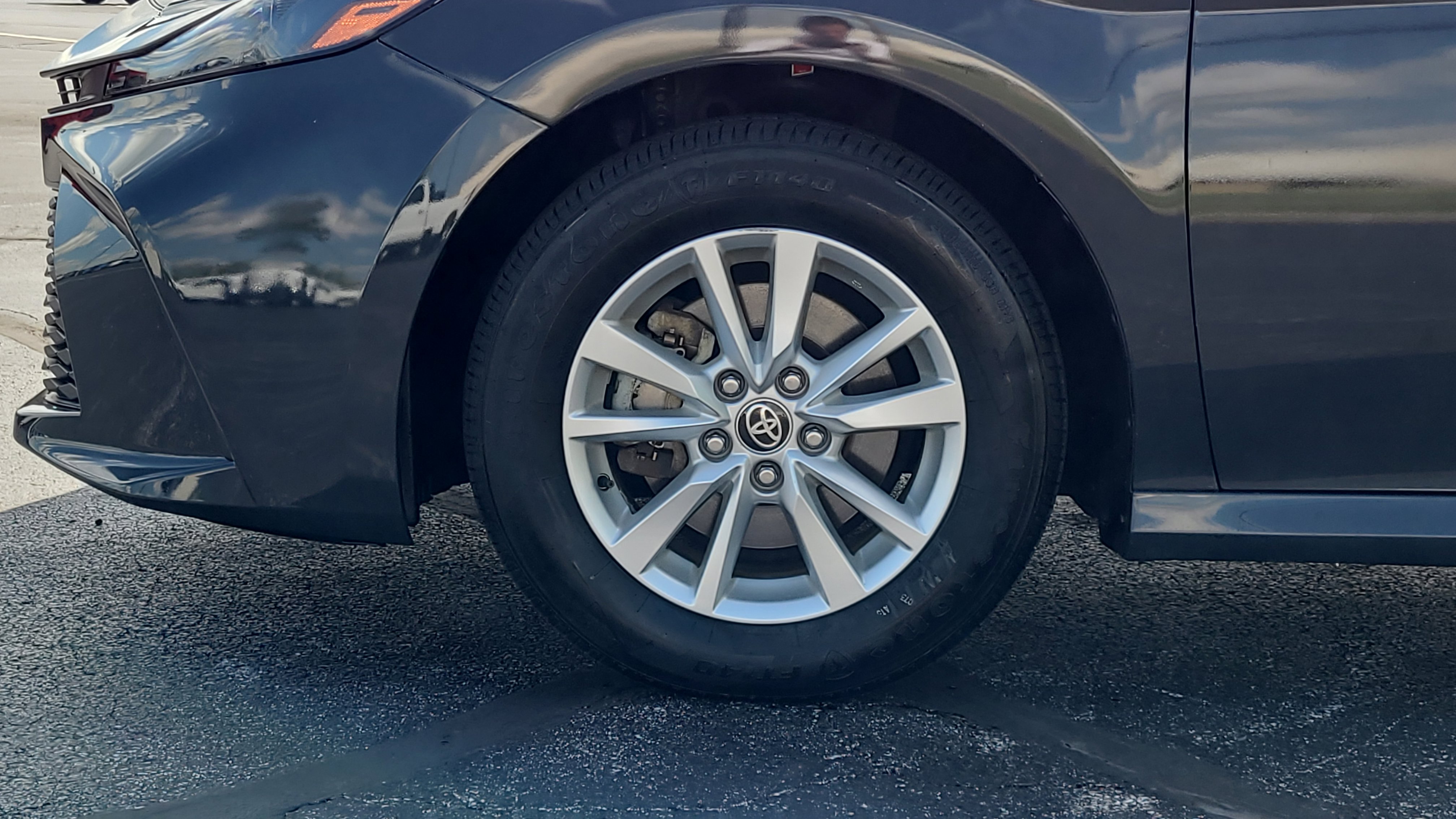 Used 2025 Toyota Camry SE FWD image 11