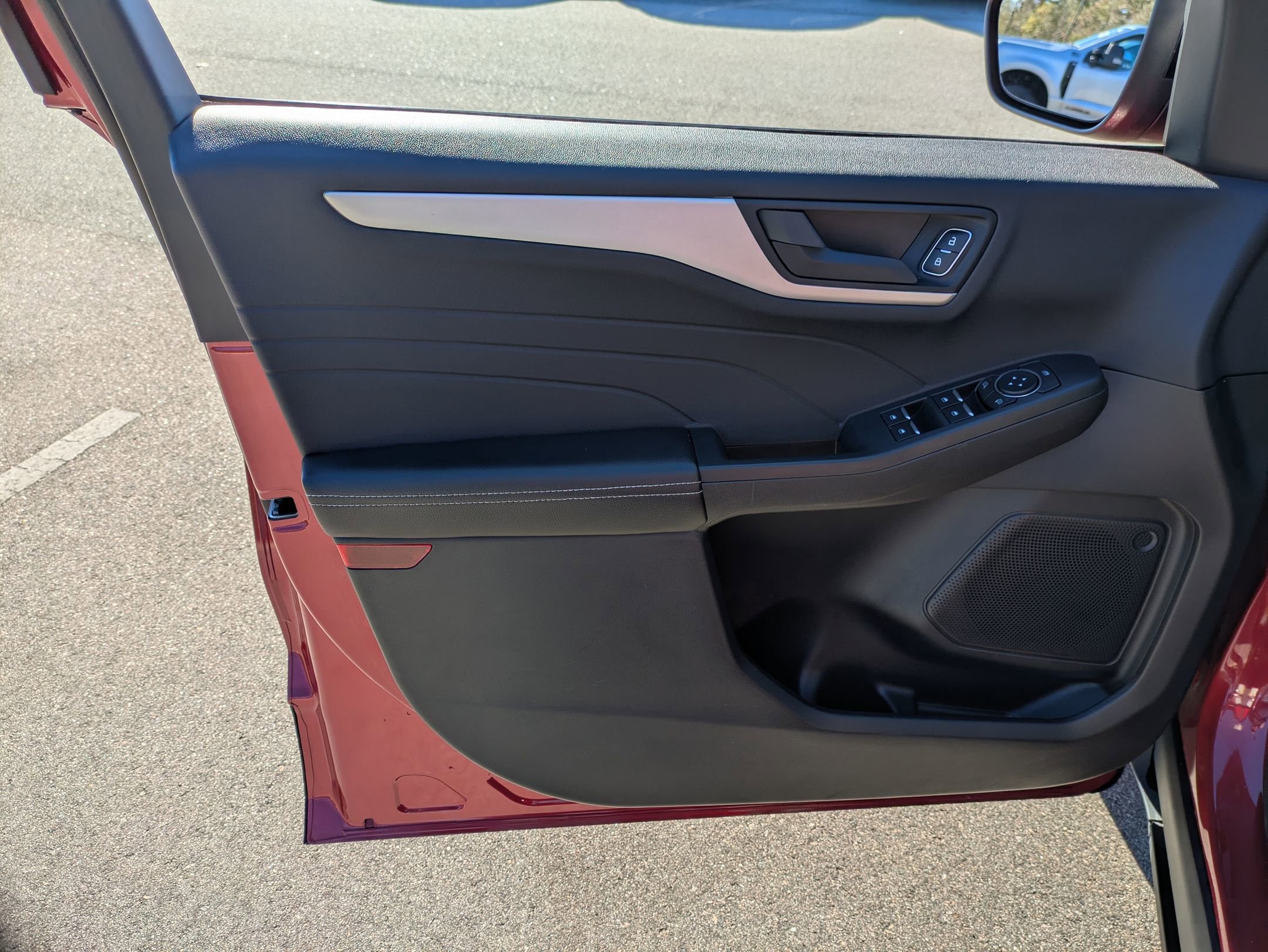 Certified 2022 Ford Escape SE w/ SE Sport Appearance Package image 15