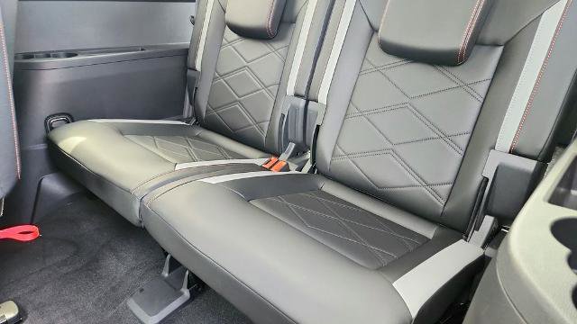 Used 2025 Volkswagen Atlas Peak Edition SE image 32