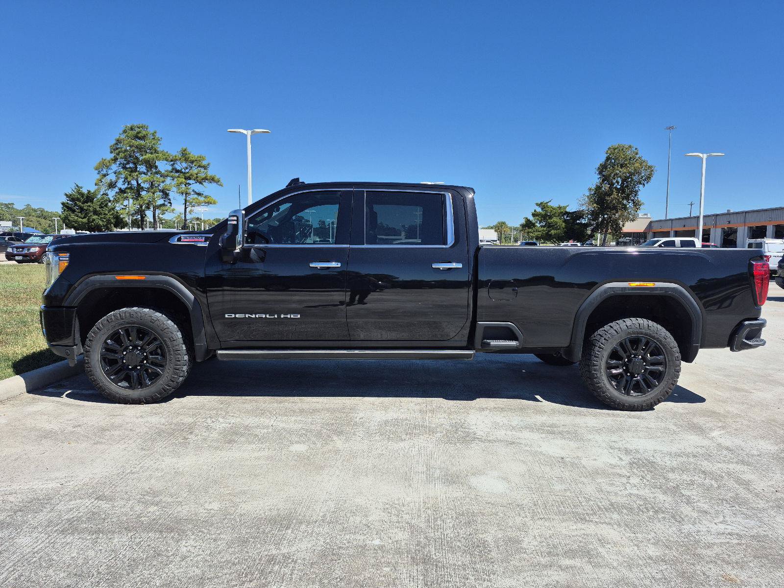 Used 2022 GMC Sierra 2500 Denali w/ Denali Black Diamond Edition AWD/4WD image 15