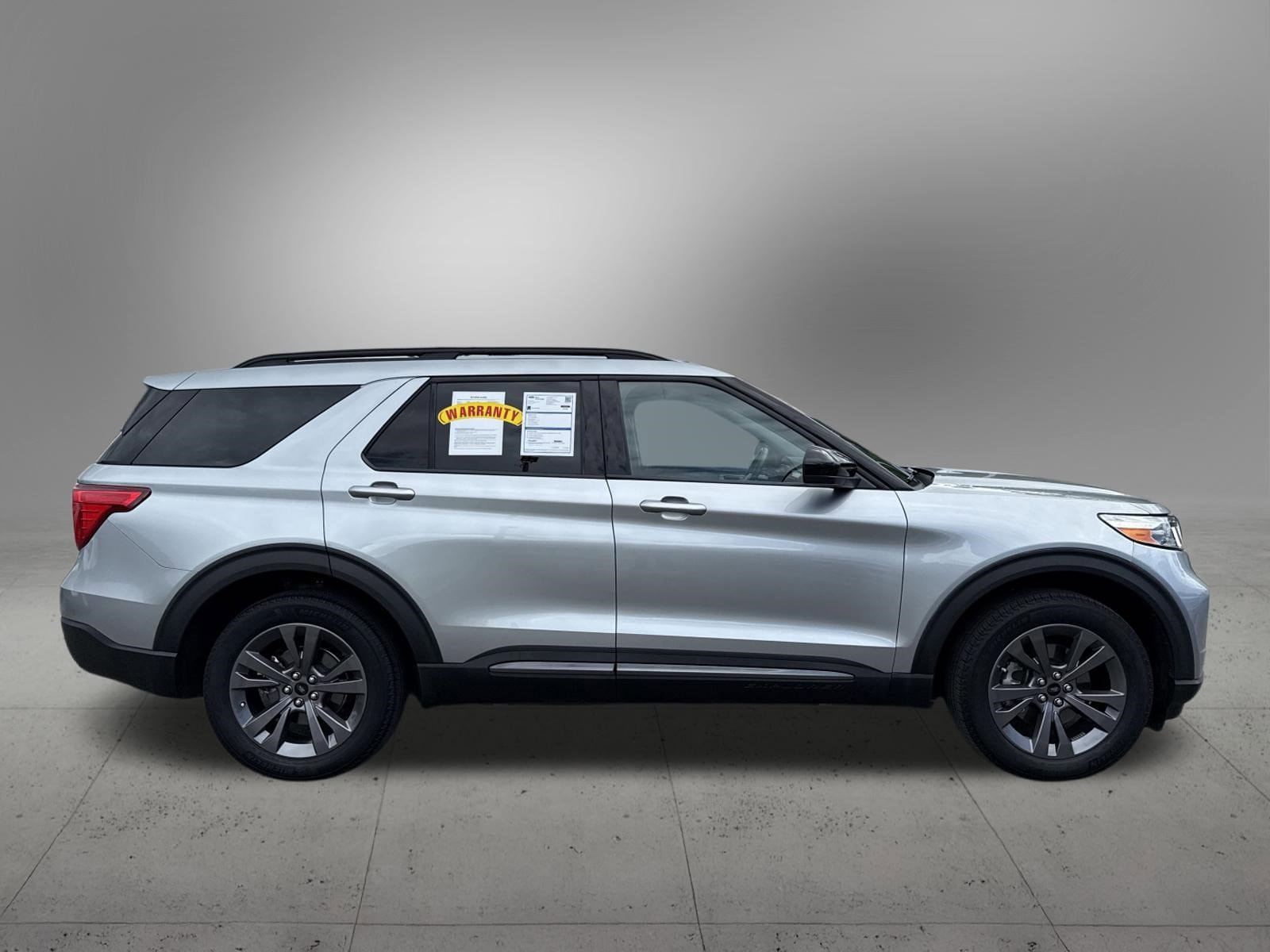 Certified 2023 Ford Explorer XLT w/ Equipment Group 202A AWD/4WD image 5