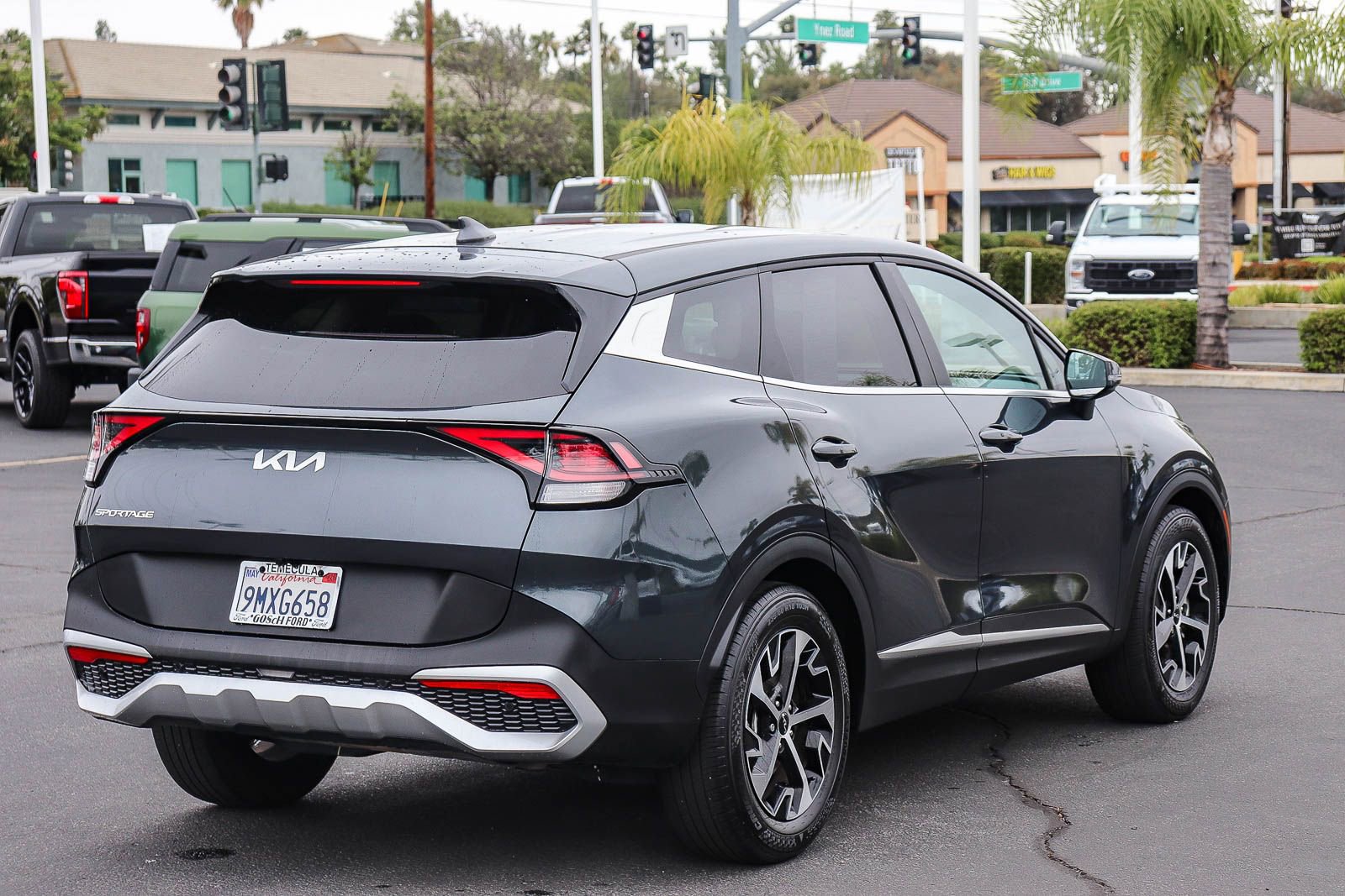 Used 2024 Kia Sportage EX FWD image 4