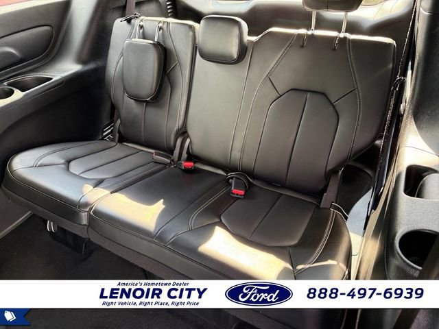 Used 2023 Chrysler Pacifica Touring-L w/ S Appearance Package image 12