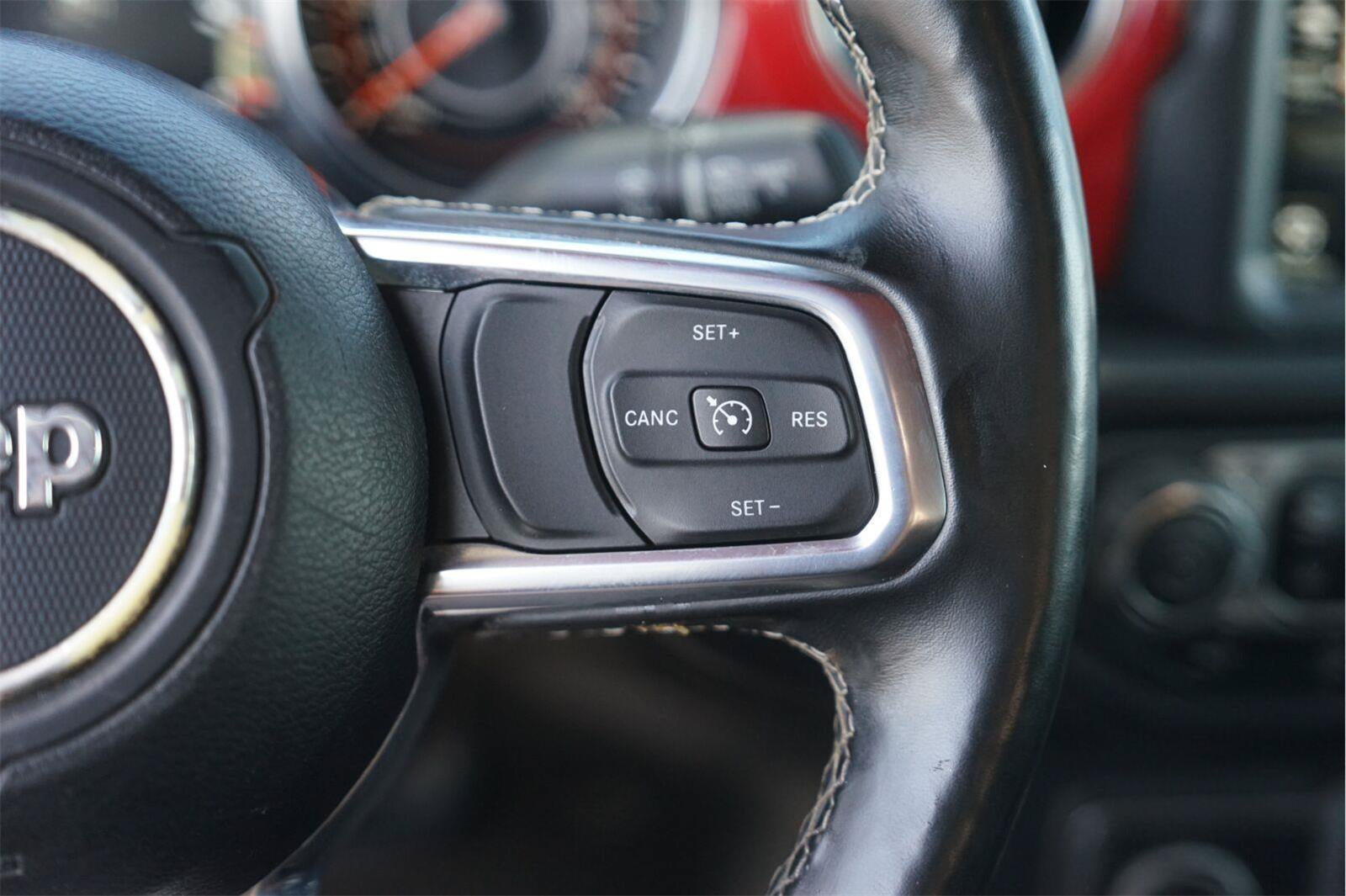 Used 2020 Jeep Gladiator Overland AWD/4WD image 23