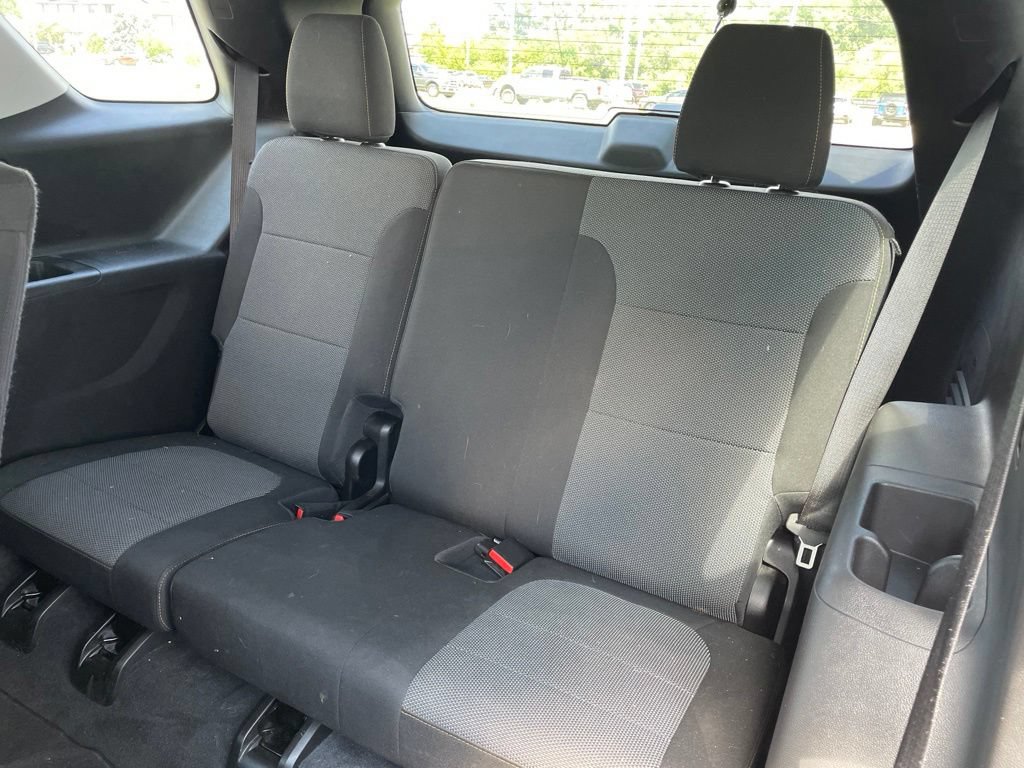 Used 2021 Chevrolet Traverse LS FWD image 13