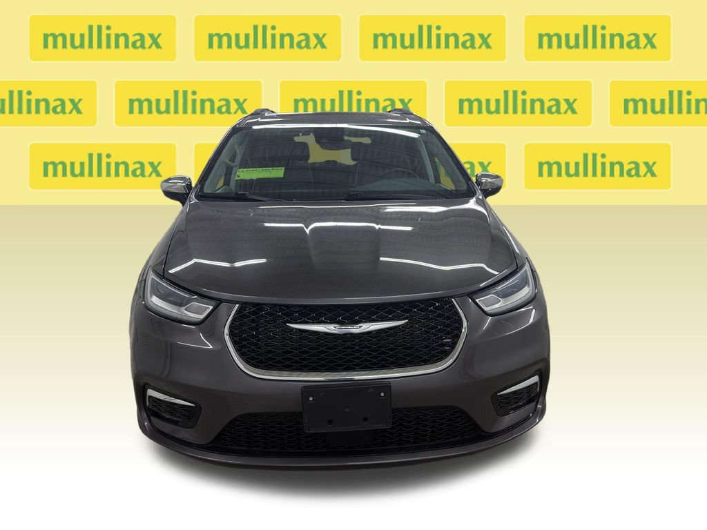 Used 2023 Chrysler Pacifica Limited FWD image 16