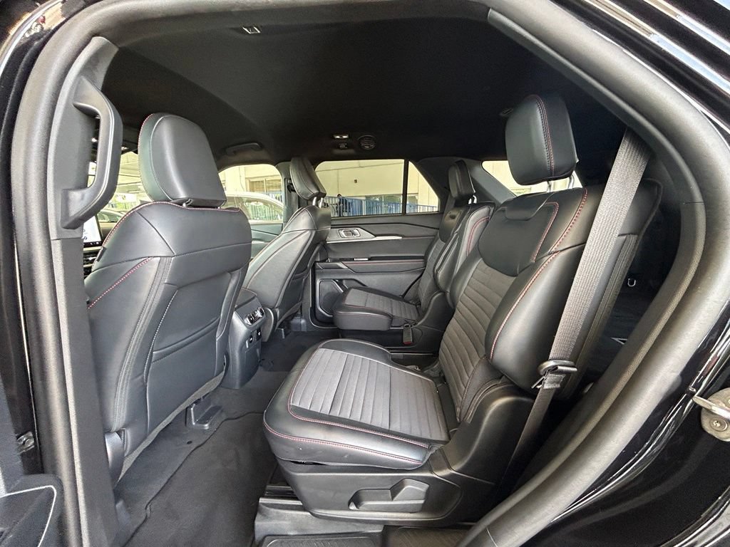 Certified 2026 Ford Explorer ST-Line w/ ST-Line Street Pack RWD image 32
