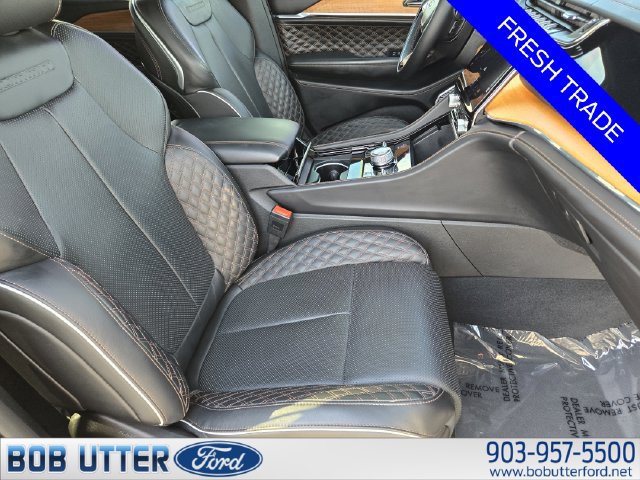 Used 2024 Jeep Grand Cherokee Summit AWD/4WD image 15