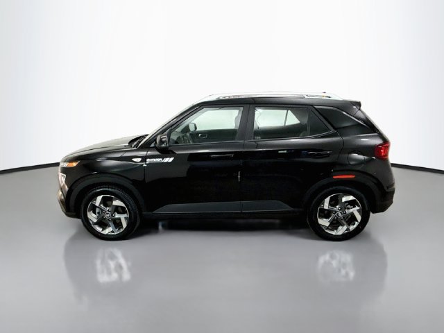 Used 2022 Hyundai Venue SEL FWD image 4