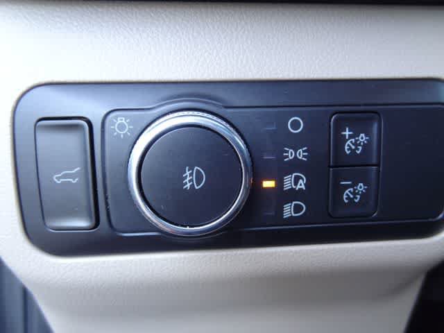 Certified 2022 Ford Escape SEL w/ Technology Package AWD/4WD image 16