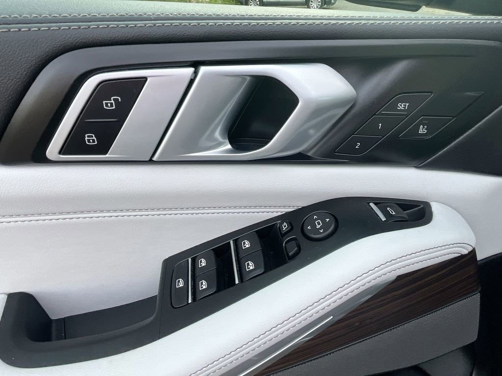 Used 2025 BMW X5 xDrive40i w/ Climate Comfort Package image 14