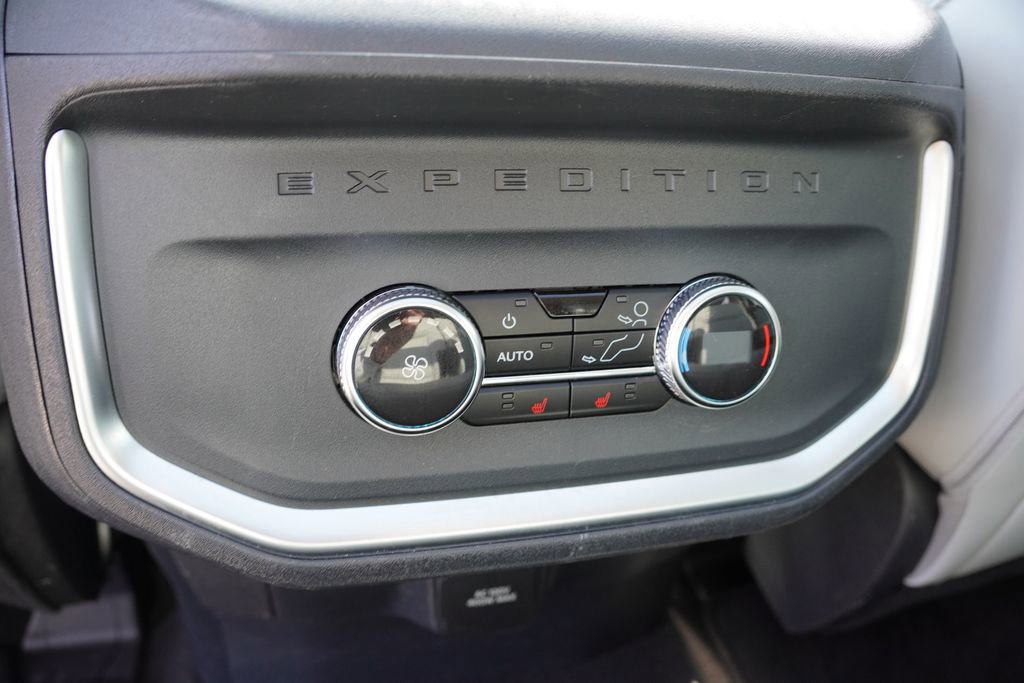 Certified 2025 Ford Expedition Max Platinum image 21